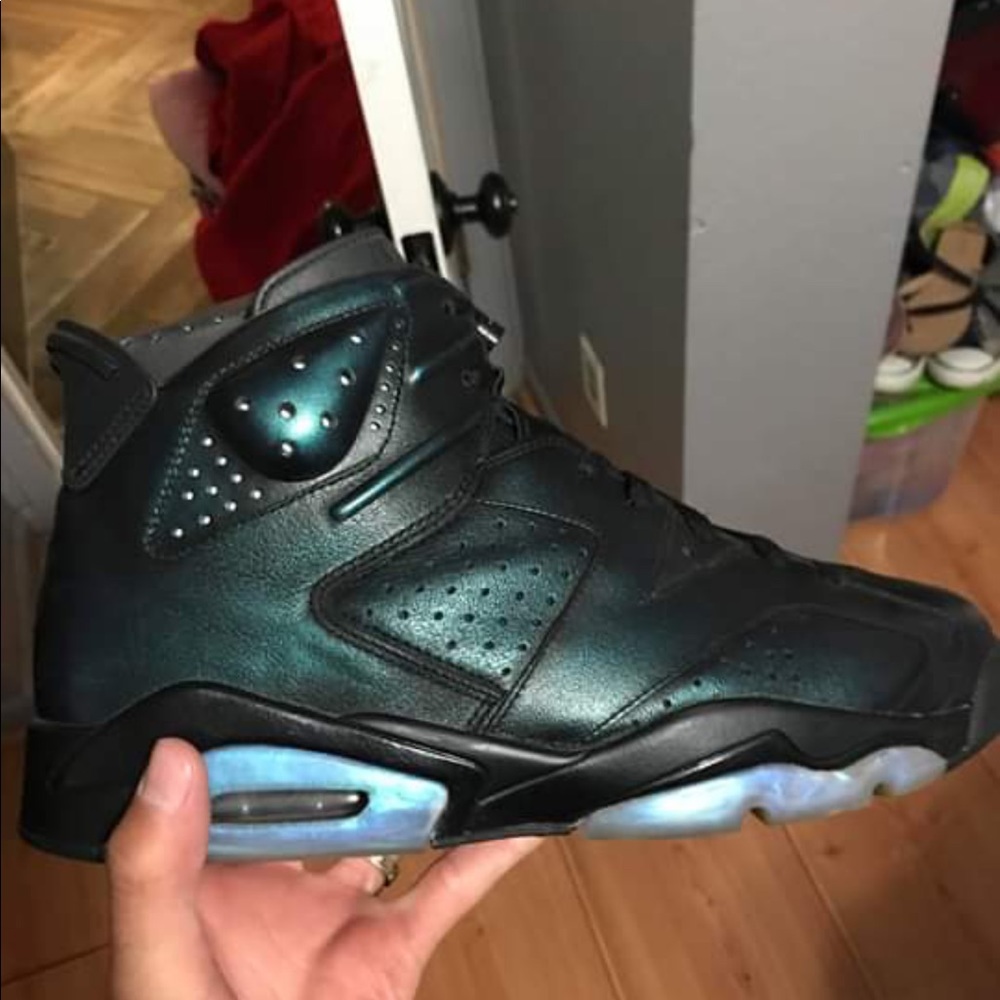 Jordan 6s almost new trade in size 9 to 10 or cash